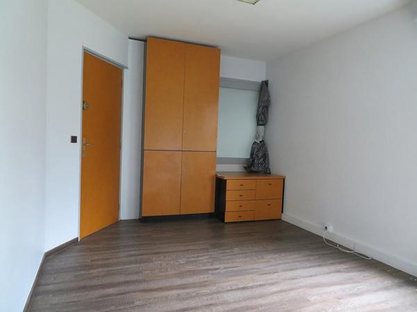 Situé à proximité des 2 Moulins, avenue de la Créativité à VILLENEUVE D'ASCQ, je suis deux bureaux attenant de 41,70M…