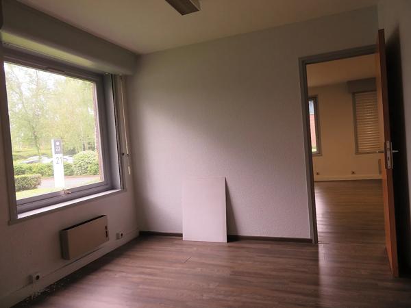 Situé à proximité des 2 Moulins, avenue de la Créativité à VILLENEUVE D'ASCQ, je suis deux bureaux attenant de 41,70M…