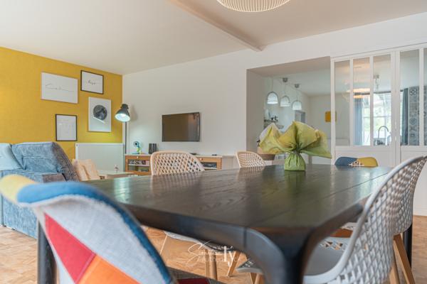 Maison
         8 pièces
        - 289 m² Exclusivité 275 000 € *