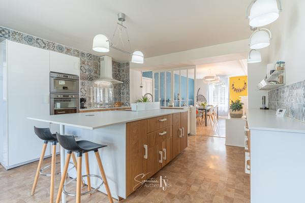 Maison
         8 pièces
        - 289 m² Exclusivité 275 000 € *