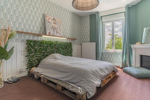 Maison
         8 pièces
        - 289 m² Exclusivité 275 000 € *