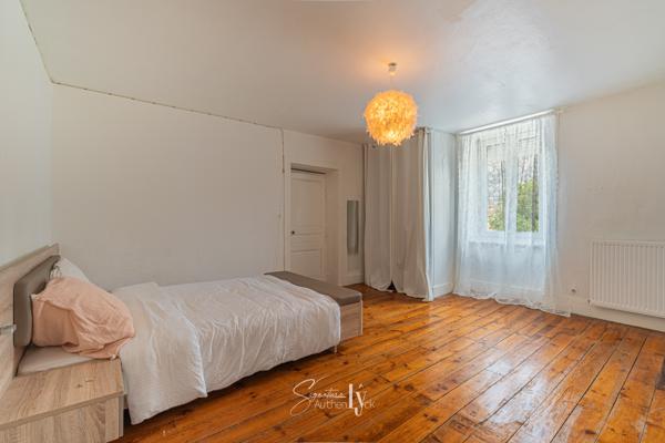 Maison
         8 pièces
        - 289 m² Exclusivité 275 000 € *
