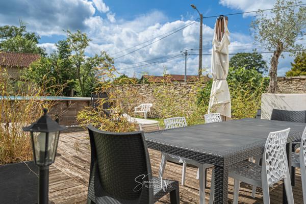 Maison
         8 pièces
        - 289 m² Exclusivité 275 000 € *