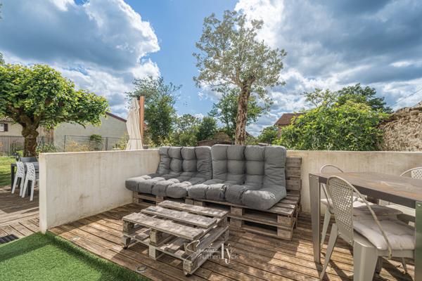 Maison
         8 pièces
        - 289 m² Exclusivité 275 000 € *