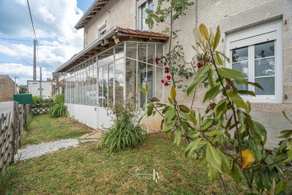 Maison
         8 pièces
        - 289 m² Exclusivité 275 000 € *