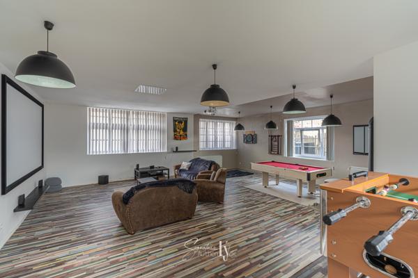 Maison
         8 pièces
        - 289 m² Exclusivité 275 000 € *