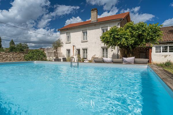 Maison
         8 pièces
        - 289 m² Exclusivité 275 000 € *