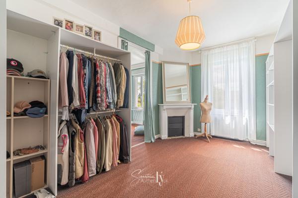 Maison
         8 pièces
        - 289 m² Exclusivité 275 000 € *