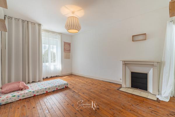 Maison
         8 pièces
        - 289 m² Exclusivité 275 000 € *