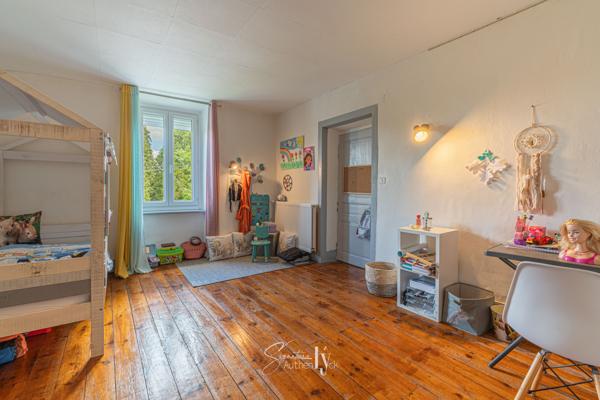Maison
         8 pièces
        - 289 m² Exclusivité 275 000 € *