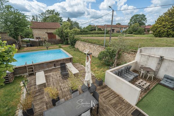 Maison
         8 pièces
        - 289 m² Exclusivité 275 000 € *