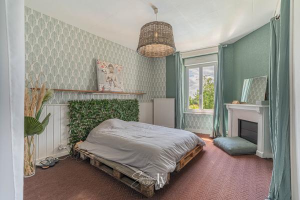 Maison
         8 pièces
        - 289 m² Exclusivité 275 000 € *