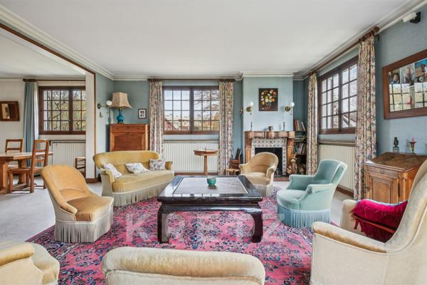 Le Chesnay – Centre-ville - 14 piéces - 12 chambres