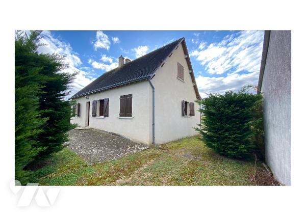 Dans un écrin de verdure, découvrez cette maison familiale située sur FAVEROLLES-SUR-CHER.