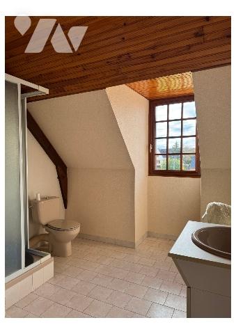 Dans un écrin de verdure, découvrez cette maison familiale située sur FAVEROLLES-SUR-CHER.