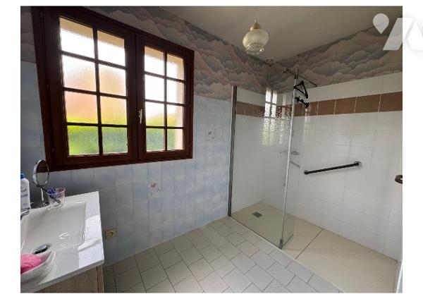 Dans un écrin de verdure, découvrez cette maison familiale située sur FAVEROLLES-SUR-CHER.