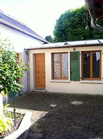 Maison de 8 pièces, dépendances, de 210 m2 située à COMPIEGNE