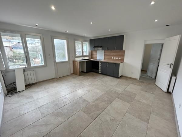 Elbeuf (76500) Maison rénové sur trois niveaux 75m2