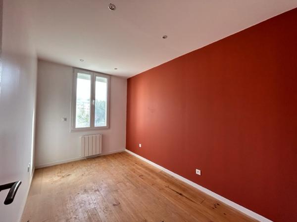 Elbeuf (76500) Maison rénové sur trois niveaux 75m2