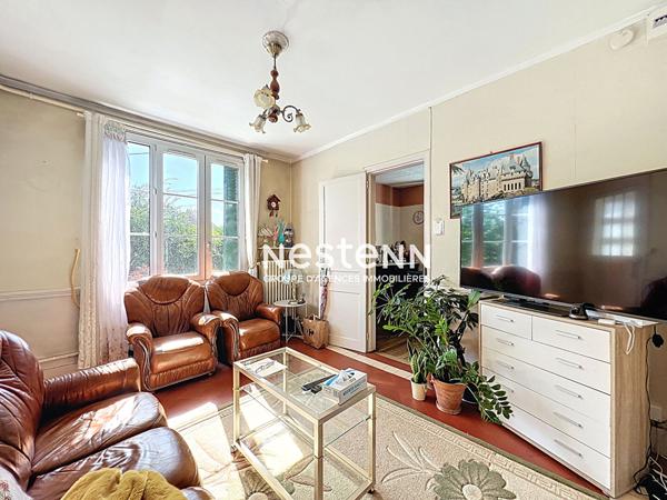 A vendre Dreux Maison 5 pièces 3 chambres, proche commerces et écoles, jardin, cave, garage, parking et dépendance