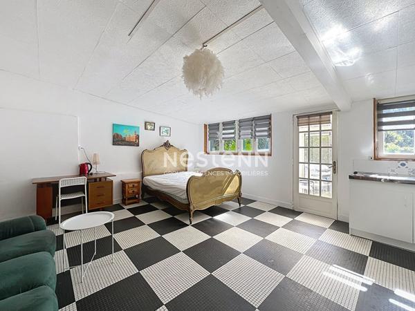 A vendre Dreux Maison 5 pièces 3 chambres, proche commerces et écoles, jardin, cave, garage, parking et dépendance