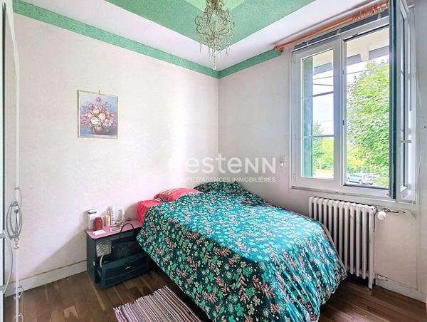 A vendre Dreux Maison 5 pièces 3 chambres, proche commerces et écoles, jardin, cave, garage, parking et dépendance