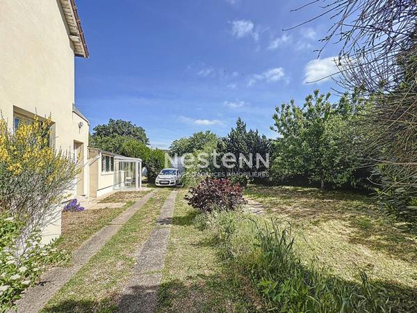 A vendre Dreux Maison 5 pièces 3 chambres, proche commerces et écoles, jardin, cave, garage, parking et dépendance