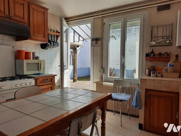 A VENDRE SUR LE PORT DE SAINT VALERY SUR SOMME