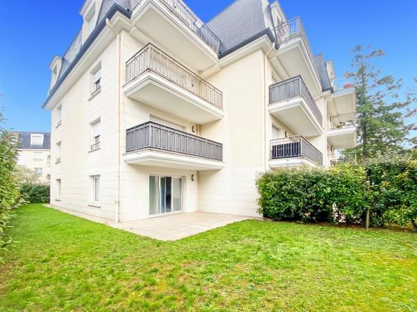 Sainte-Geneviève-des-Bois (91700) Immeuble de Standing / beau F2 avec terrasse + jardin de 120 m2 + 2 places de parking dont une en sous-sol