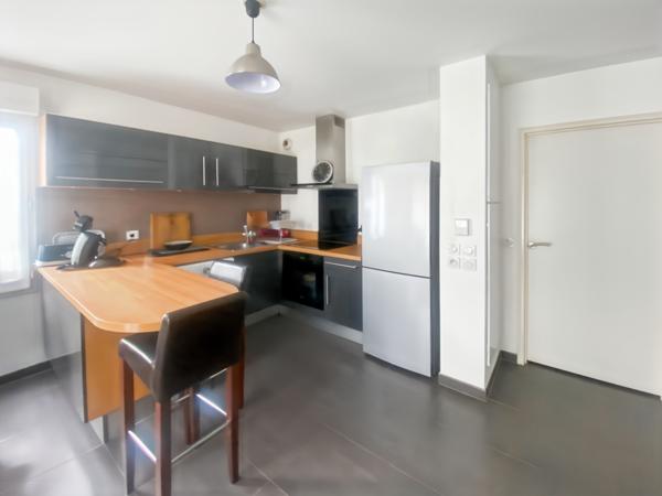 Sainte-Geneviève-des-Bois (91700) Immeuble de Standing / beau F2 avec terrasse + jardin de 120 m2 + 2 places de parking dont une en sous-sol