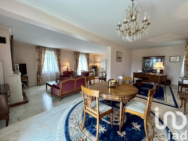 Demeure 7 pièces de 186 m² à Ploubazlanec (22620)