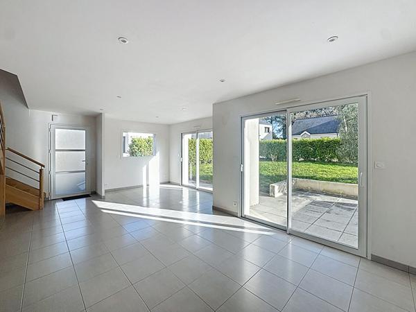 Maison avec vie de plain-pied (2015) - 4 chambres, garage, terrain clos. 92m² - Hennebont, Kerpotence.