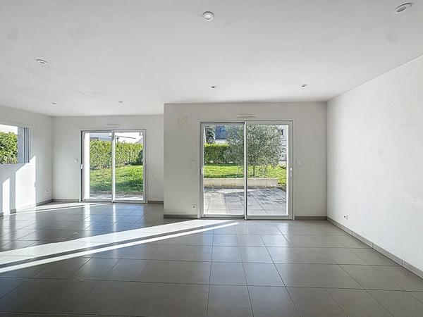 Maison avec vie de plain-pied (2015) - 4 chambres, garage, terrain clos. 92m² - Hennebont, Kerpotence.