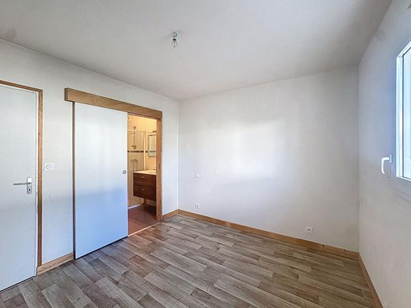 Maison avec vie de plain-pied (2015) - 4 chambres, garage, terrain clos. 92m² - Hennebont, Kerpotence.