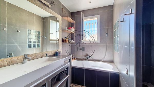 Cheval-Blanc (84460) MAISON FAMILIALE 128M² SUR 735M² AVEC PISCINE