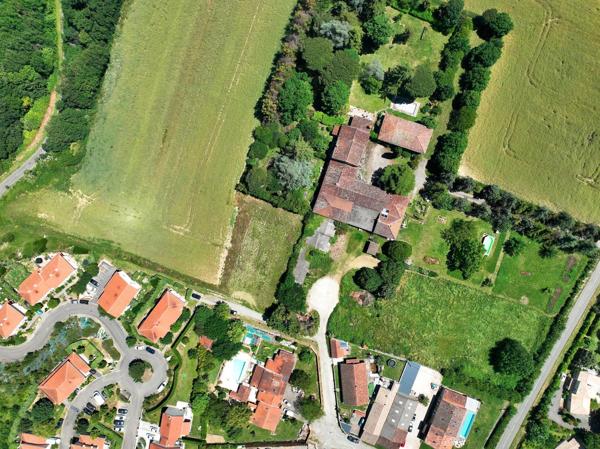 Terrain avec emprise au sol de 147M2