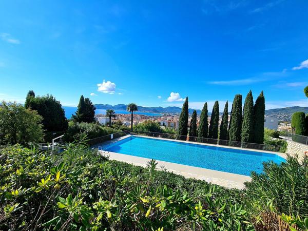 SUPERBE 5 PIECES 127 M2 CROIX DES GARDES VUE MER