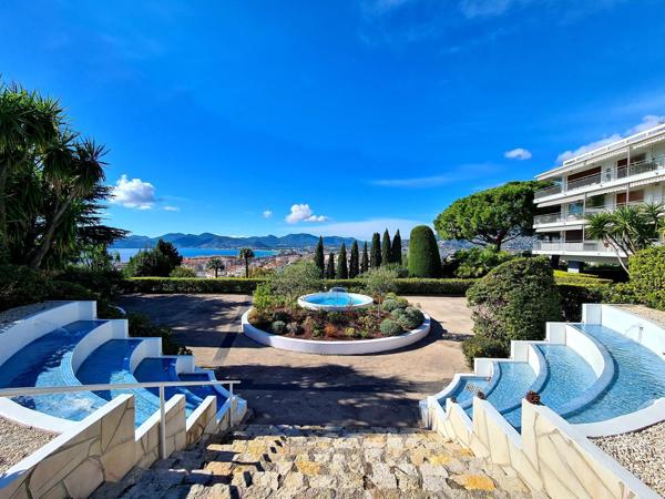 SUPERBE 5 PIECES 127 M2 CROIX DES GARDES VUE MER