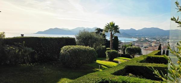 SUPERBE 5 PIECES 127 M2 CROIX DES GARDES VUE MER