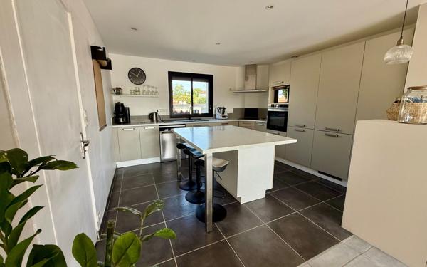 Maison à vendre    5 pièces • 137 m2 Marsilly