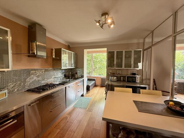 MAISON DE VILLE / 165 M2 / 3 CHAMBRES / BUREAU / JARDIN