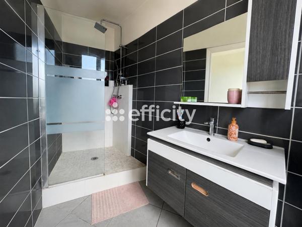 Maison
         3 pièces
        - 100 m² Exclusivité 142 500 € *