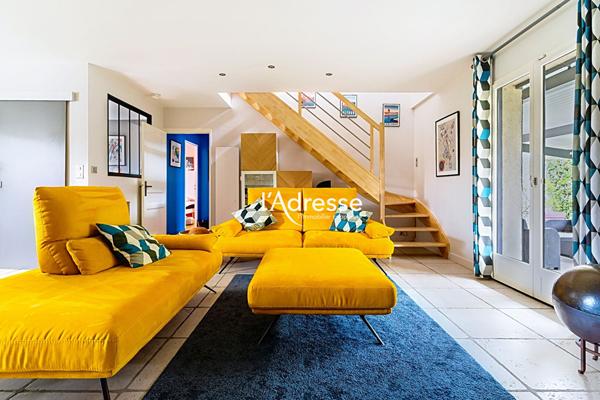 Exclusivité l'Adresse Immobilier - Cugnaux - Maison T8 de 170 m2 avec Garage et piscine Couverte sur un terrain de 552m².