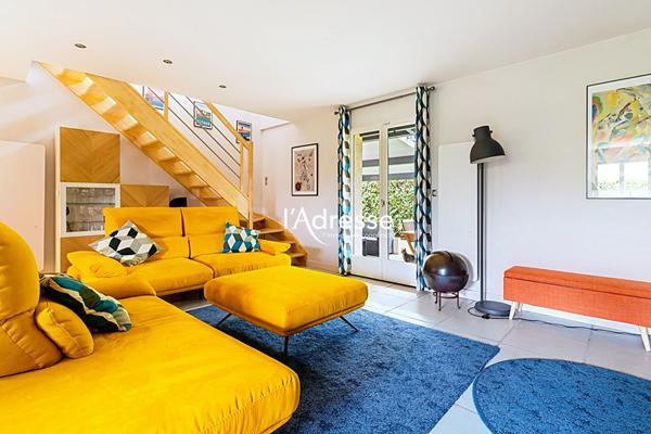 Exclusivité l'Adresse Immobilier - Cugnaux - Maison T8 de 170 m2 avec Garage et piscine Couverte sur un terrain de 552m².