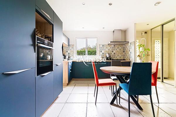 Exclusivité l'Adresse Immobilier - Cugnaux - Maison T8 de 170 m2 avec Garage et piscine Couverte sur un terrain de 552m².