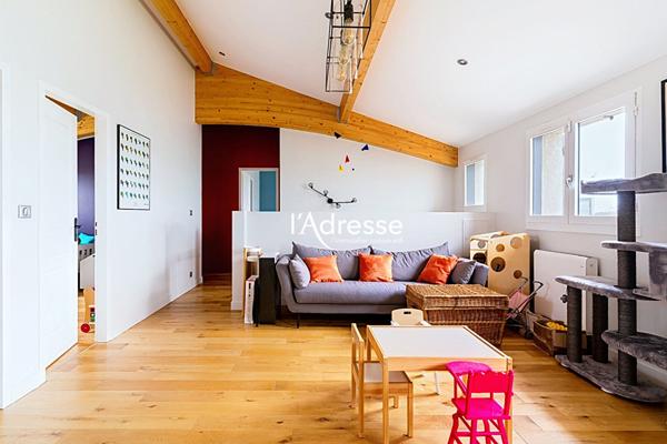 Exclusivité l'Adresse Immobilier - Cugnaux - Maison T8 de 170 m2 avec Garage et piscine Couverte sur un terrain de 552m².