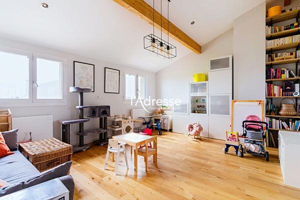 Exclusivité l'Adresse Immobilier - Cugnaux - Maison T8 de 170 m2 avec Garage et piscine Couverte sur un terrain de 552m².