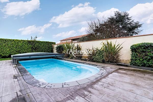Exclusivité l'Adresse Immobilier - Cugnaux - Maison T8 de 170 m2 avec Garage et piscine Couverte sur un terrain de 552m².