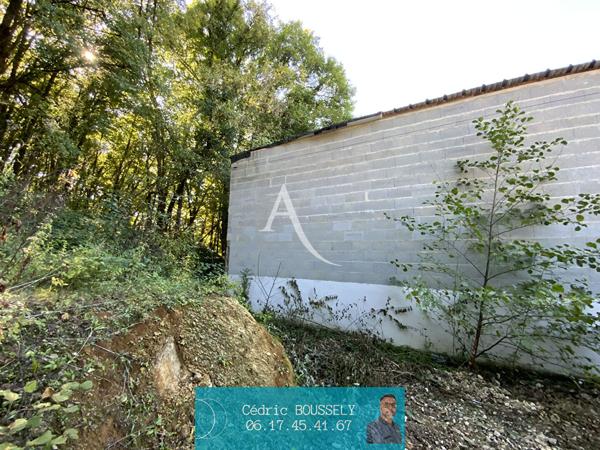 Terrain avec hangar proche Saintes 275 m2