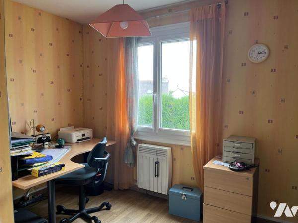 IFS Bourg, maison bien entretenue avec jardin et garage